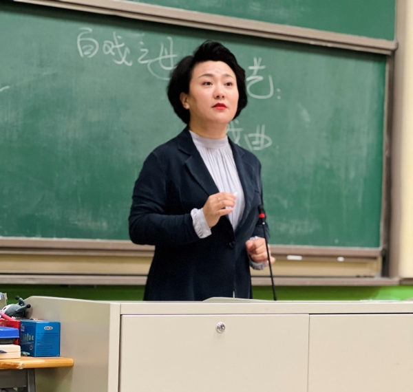 国家一级演员杨菲做客明德讲堂：民族艺术的瑰宝——曲艺