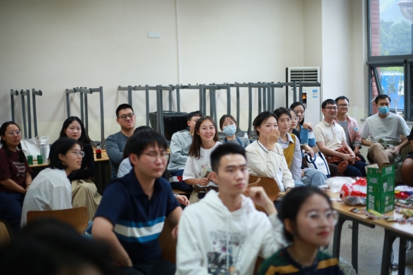 人文学院举办2022级新生破冰团建活动