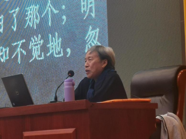 故宫博物院研究馆员陈华莎做客明德讲堂：与古人神交——古陶瓷鉴赏漫谈